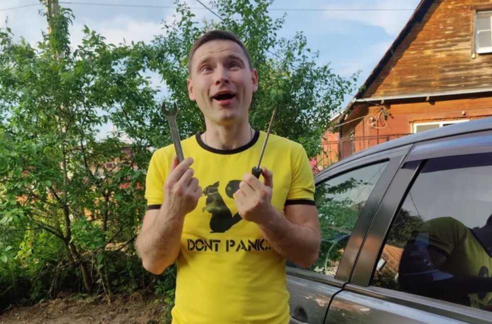 На фото я изображаю с какими "автоэкспертами" мне приходится сталкиваться