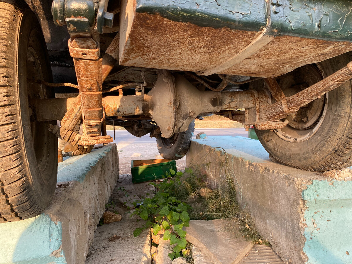 Оригинальный задний мост был заменён на мост от автомобиля УАЗ