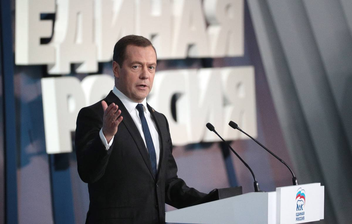 Нам нужен, другой Президент! А мне надо отдохнуть, времени нет изучать новые айфоны. Источник: Яндекс.Картинки