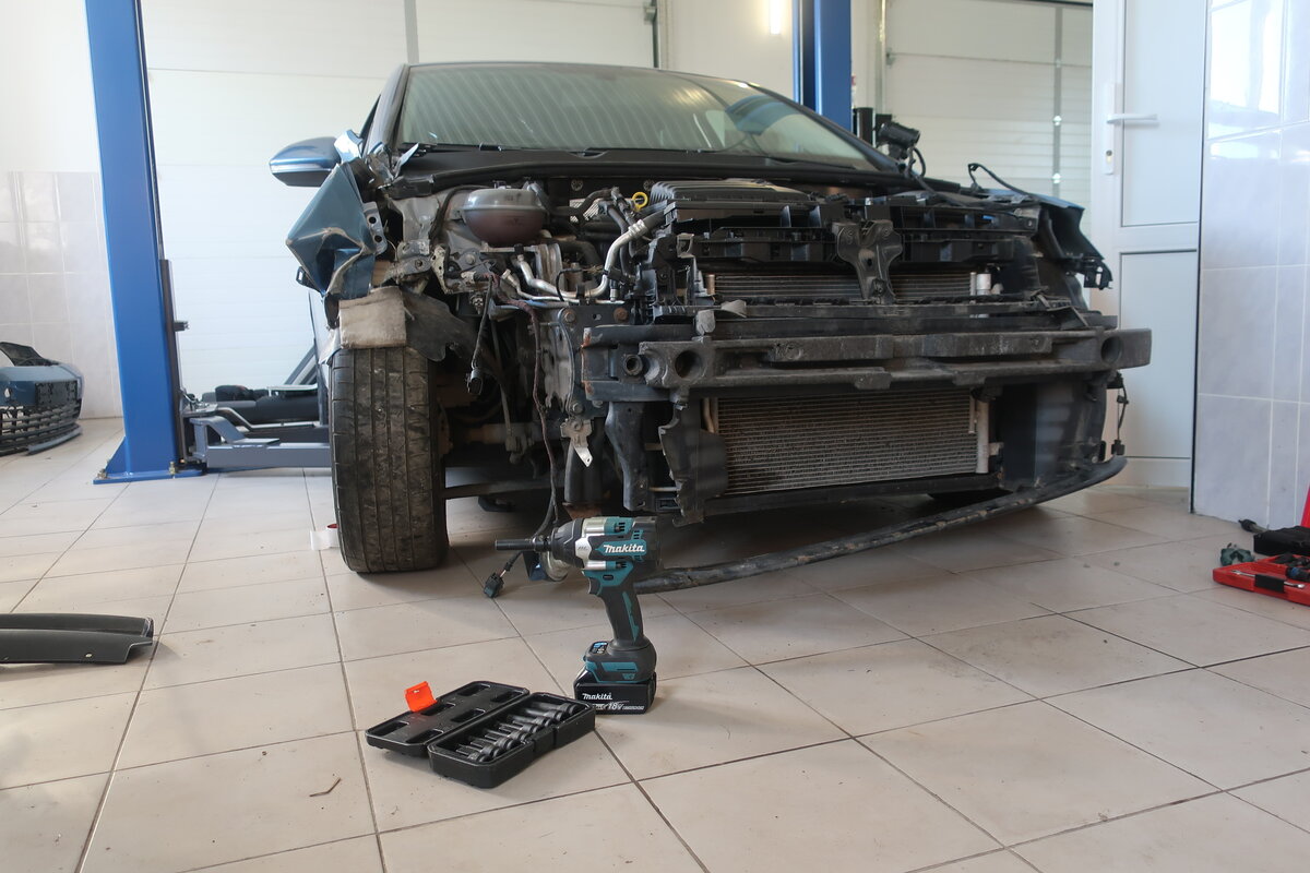 немного подразобрал VW Golf 7