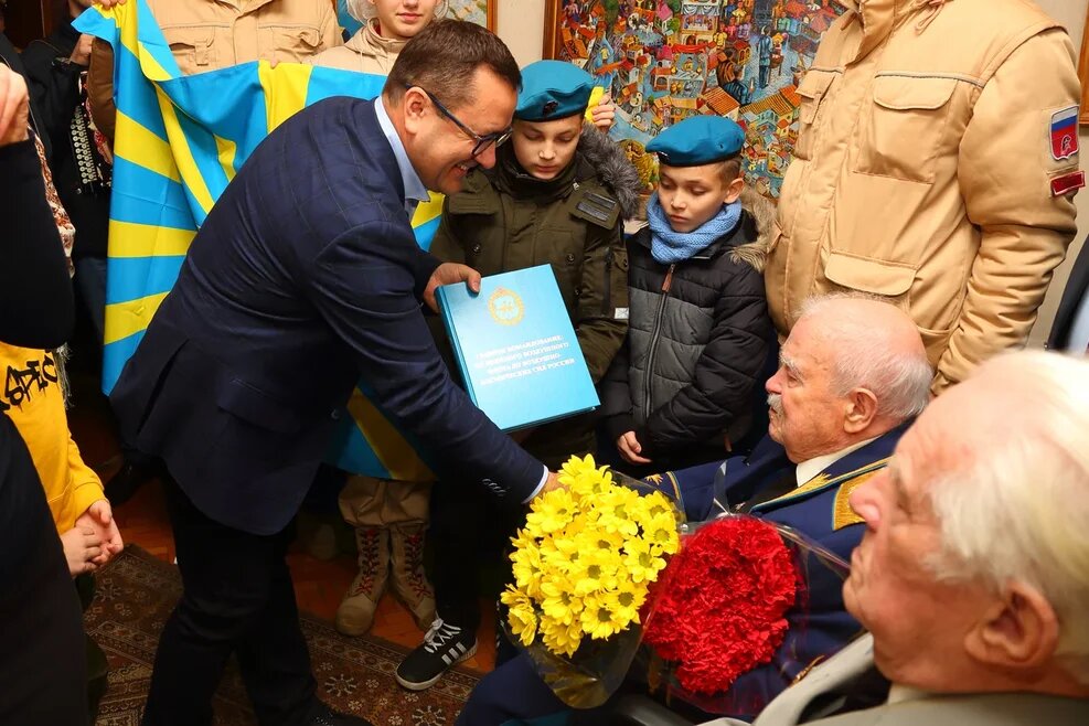 С 97-летием ветерана Великой Отечественной войны поздравили представители Воздушно-космических сил