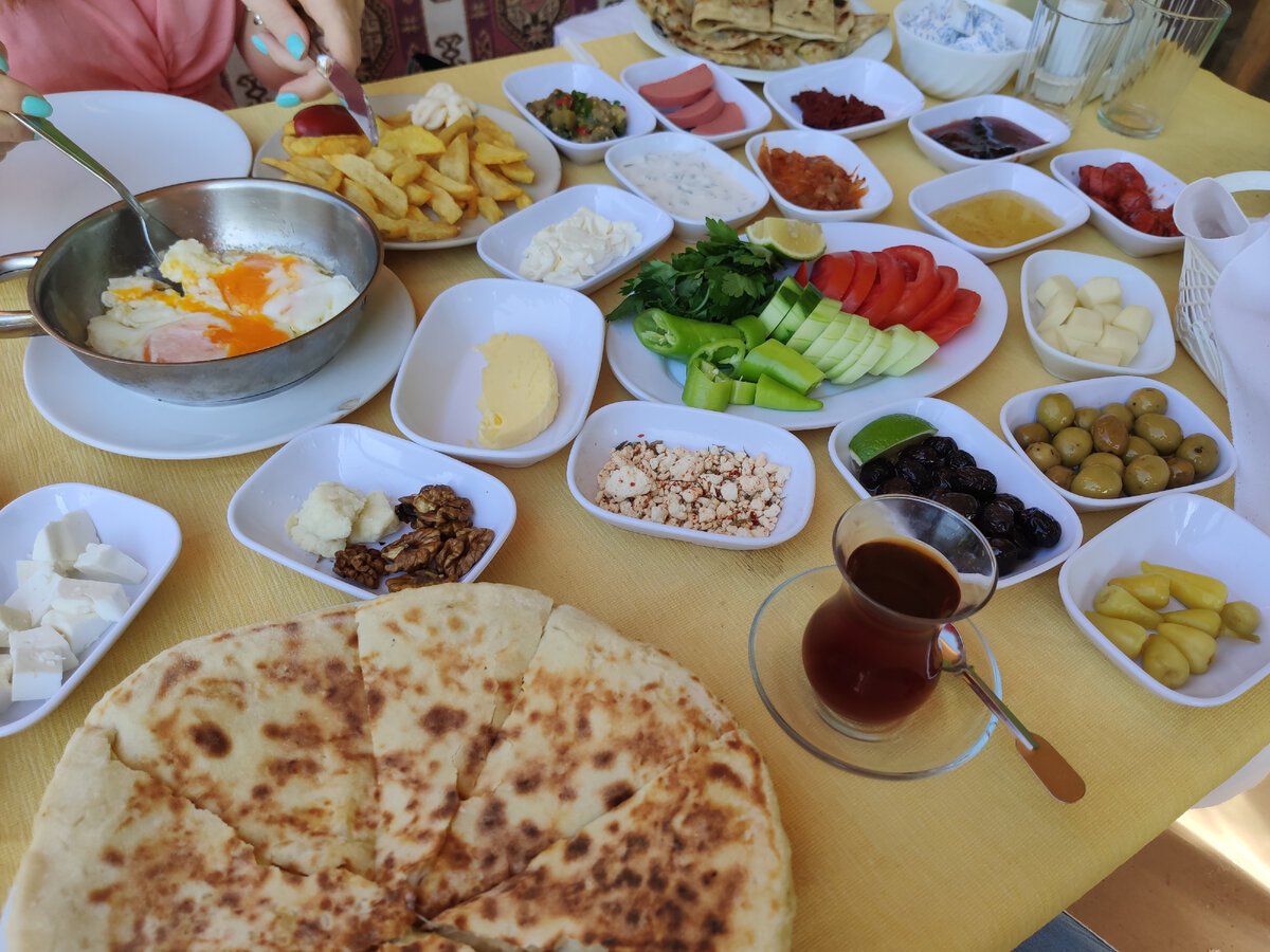 Турецкий столик для еды