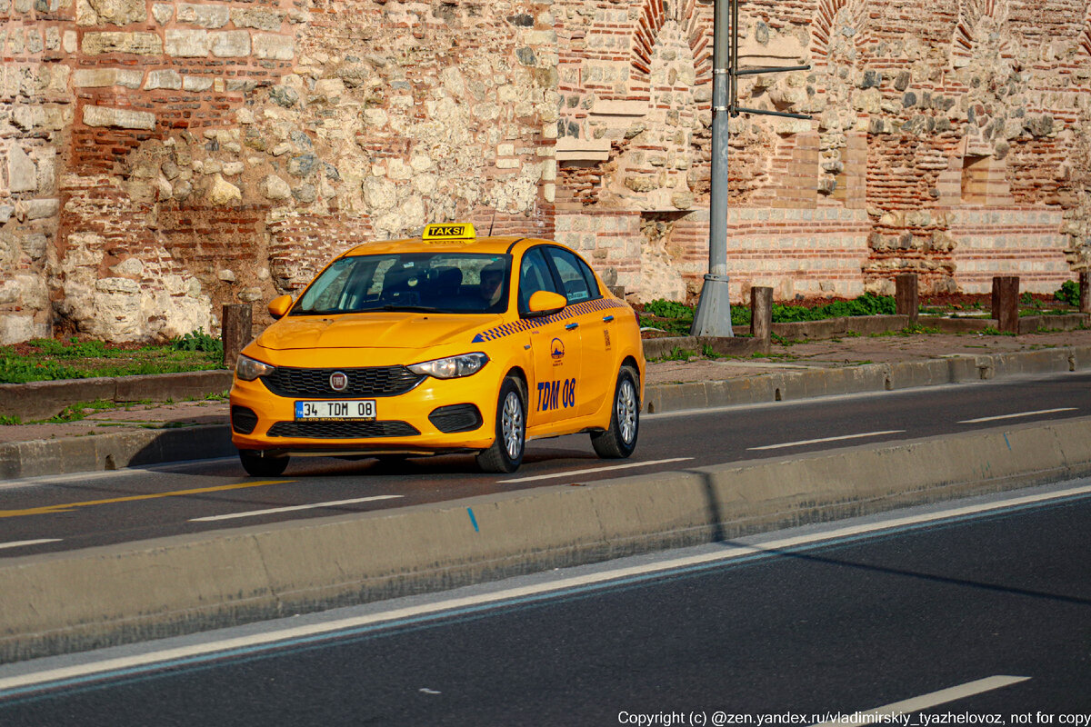 В такси в Стамбуле Эгеанов очень много