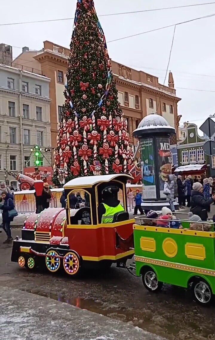 Новогодняя манежная площадь.