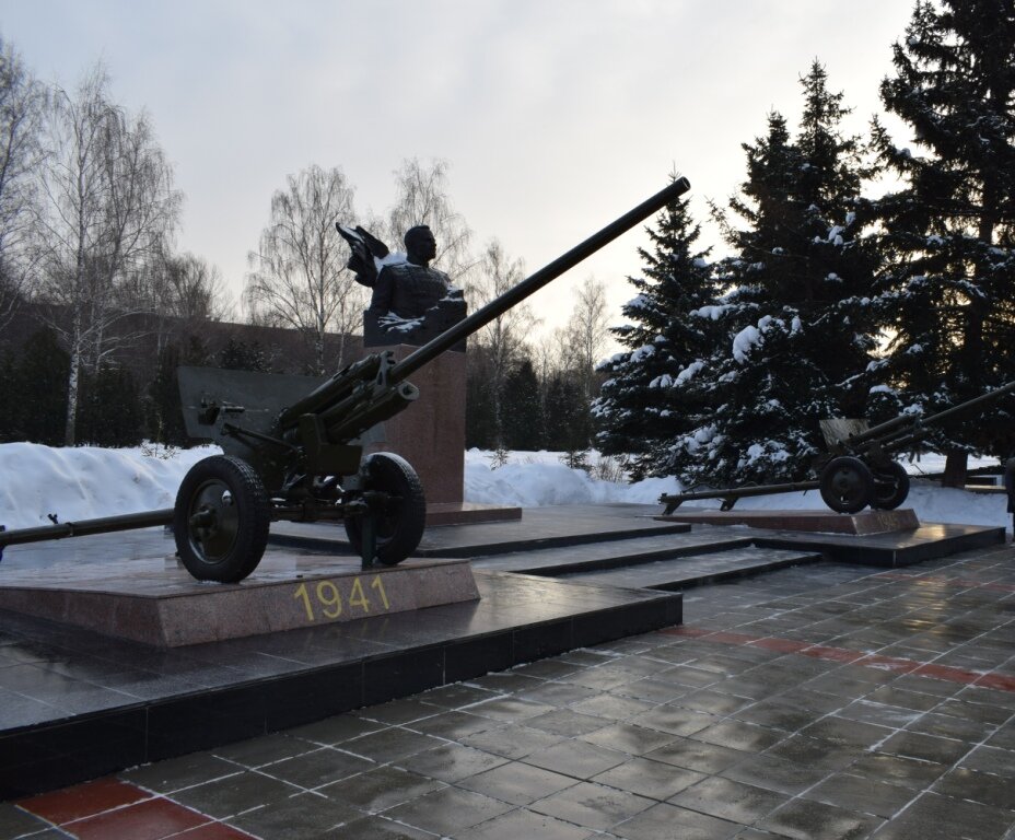 Мемориальный комплекс герою социалистического труда генерал-полковнику Грабину Василию Гавриловичу   в городе Королеве.