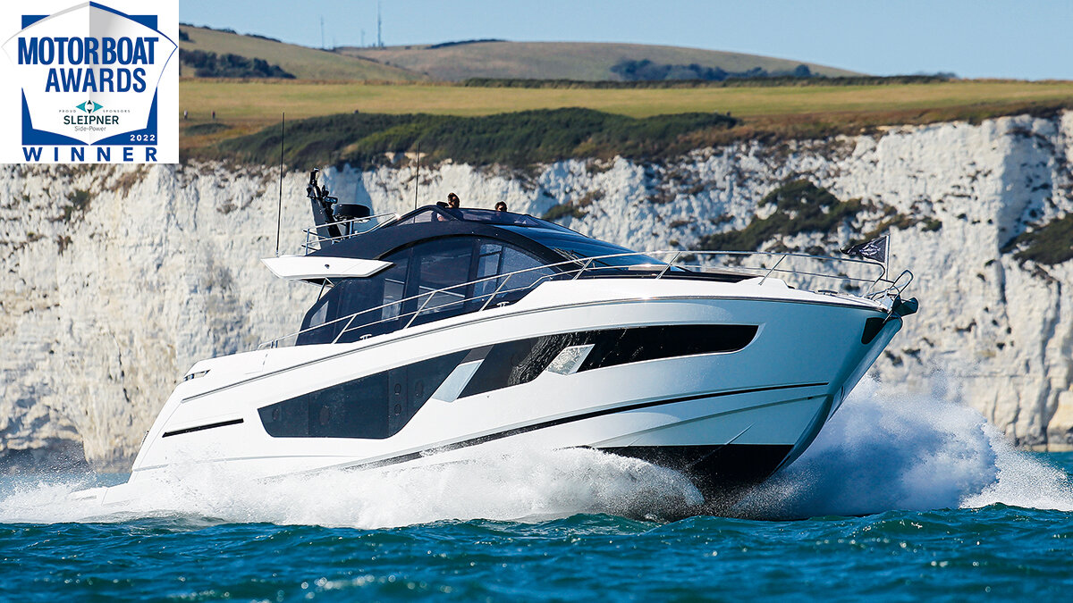 65 Sport Yacht признана лучшей спортивной яхтой года!