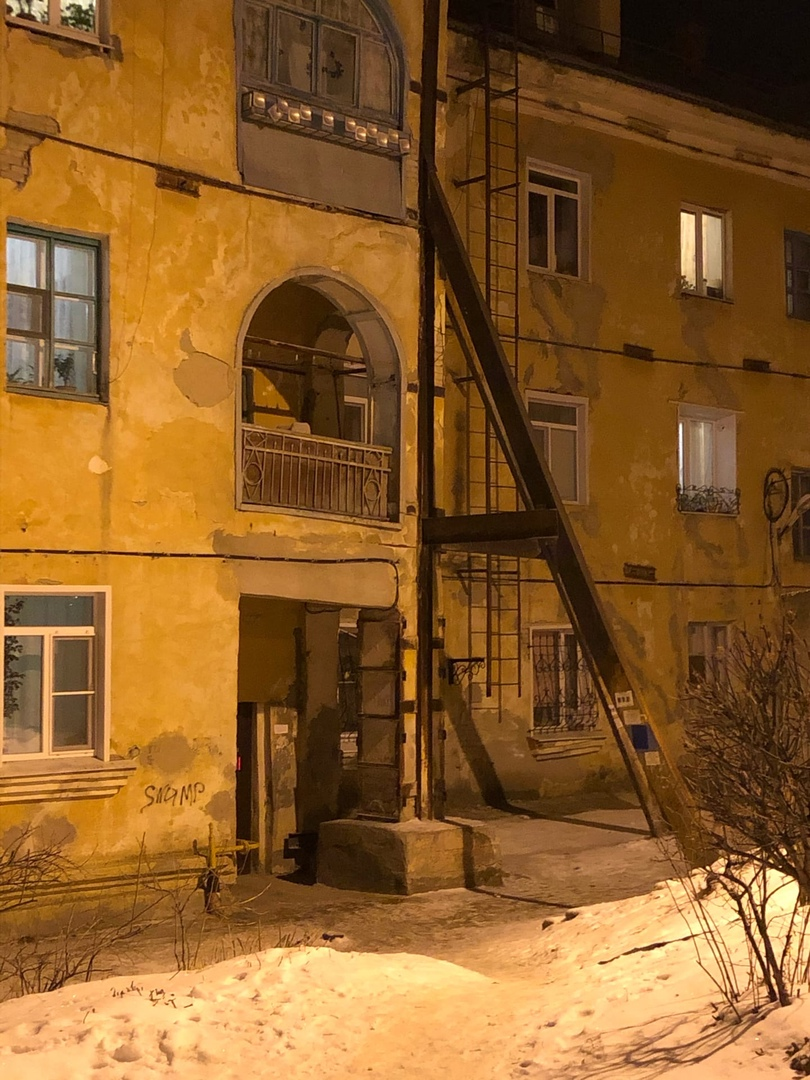 Это наш двор вечером 