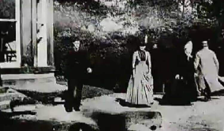 Кадр из фильма «Сцены в саду Раундхэй»