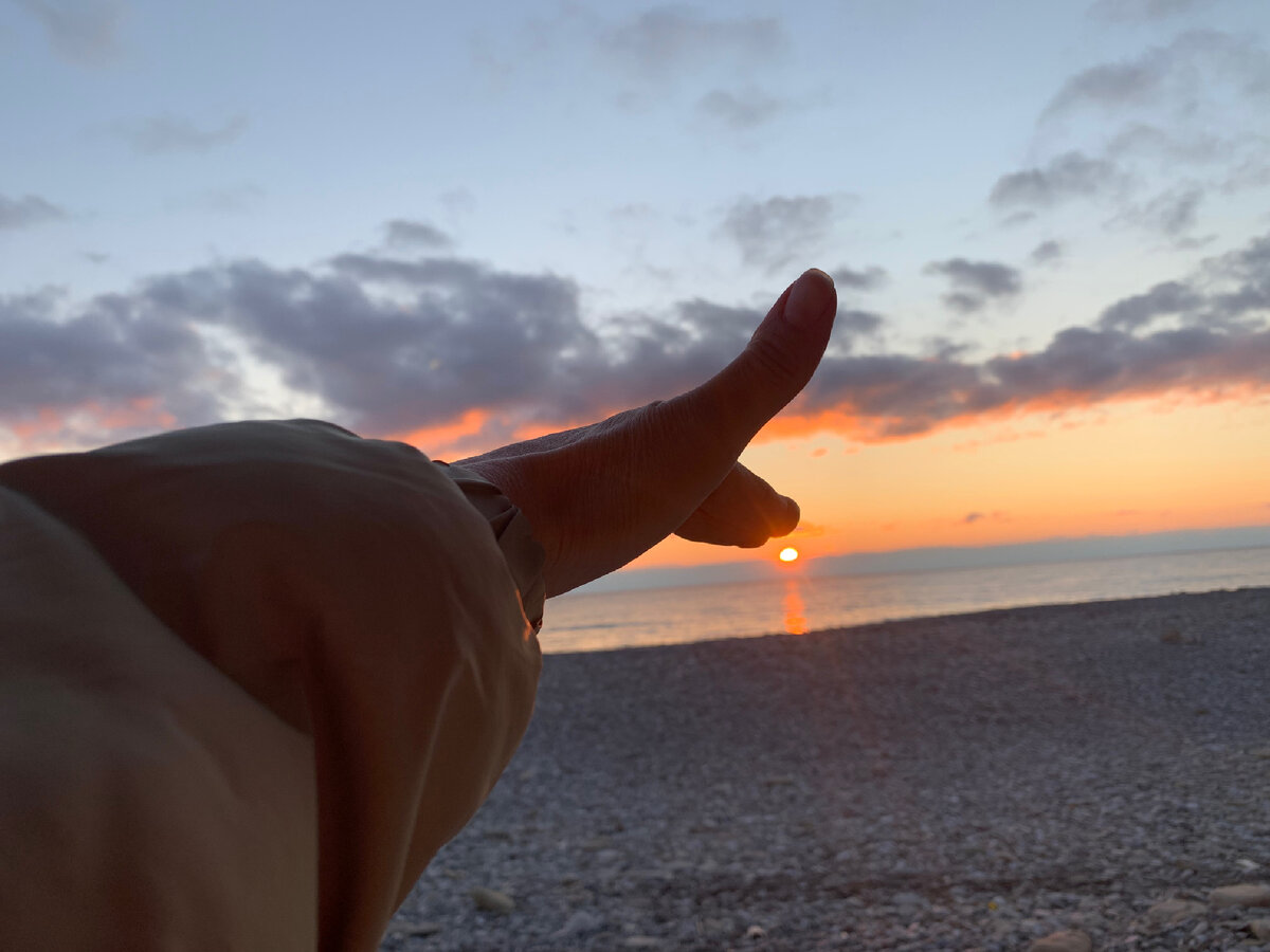 То что мы можем ощутить через тело и есть энергия .