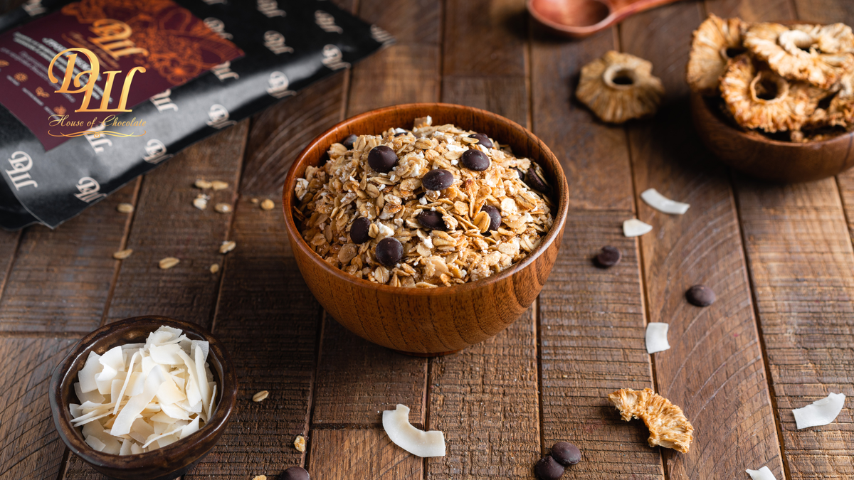 Гранола "Тропическая" из пророщенного овса с шоколадом, ананасом и кокосом вакуумной сушки