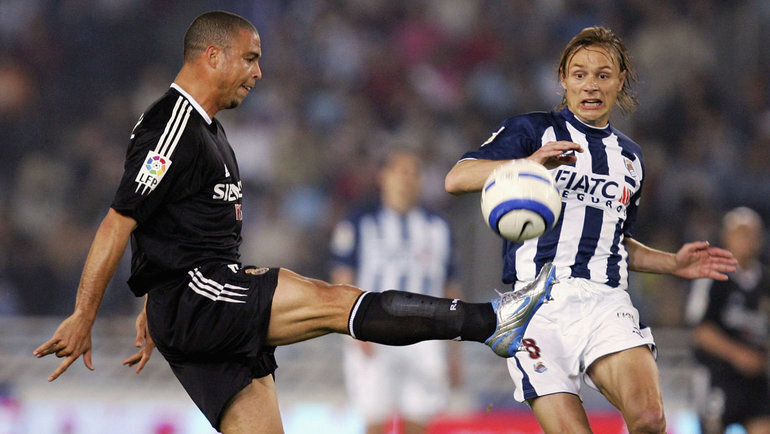    Валерий Карпин (справа) против Роналдо. Getty Images