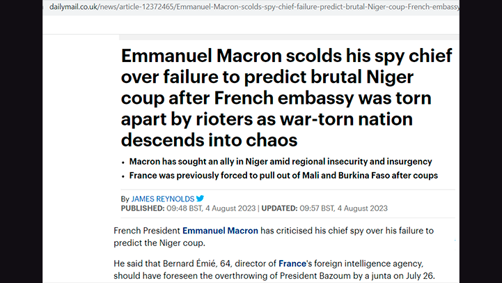 ЗАГОЛОВОК В DAILY MAIL: "ЭММАНУЭЛЬ МАКРОН РУГАЕТ СВОЕГО ШЕФА РАЗВЕДКИ ЗА НЕСПОСОБНОСТЬ ПРЕДСКАЗАТЬ ЖЕСТОКИЙ ПЕРЕВОРОТ В НИГЕРЕ ПОСЛЕ ТОГО, КАК ФРАНЦУЗСКОЕ ПОСОЛЬСТВО БЫЛО РАЗГРОМЛЕНО МЯТЕЖНИКАМИ, А РАЗДИРАЕМАЯ ВОЙНОЙ НАЦИЯ ПОГРУЖАЕТСЯ В ХАОС".