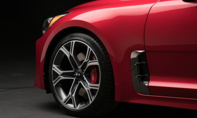 В последнем месяце 2017 года, лифтбек от Kia поступит в США, а в следующем году в Россию.