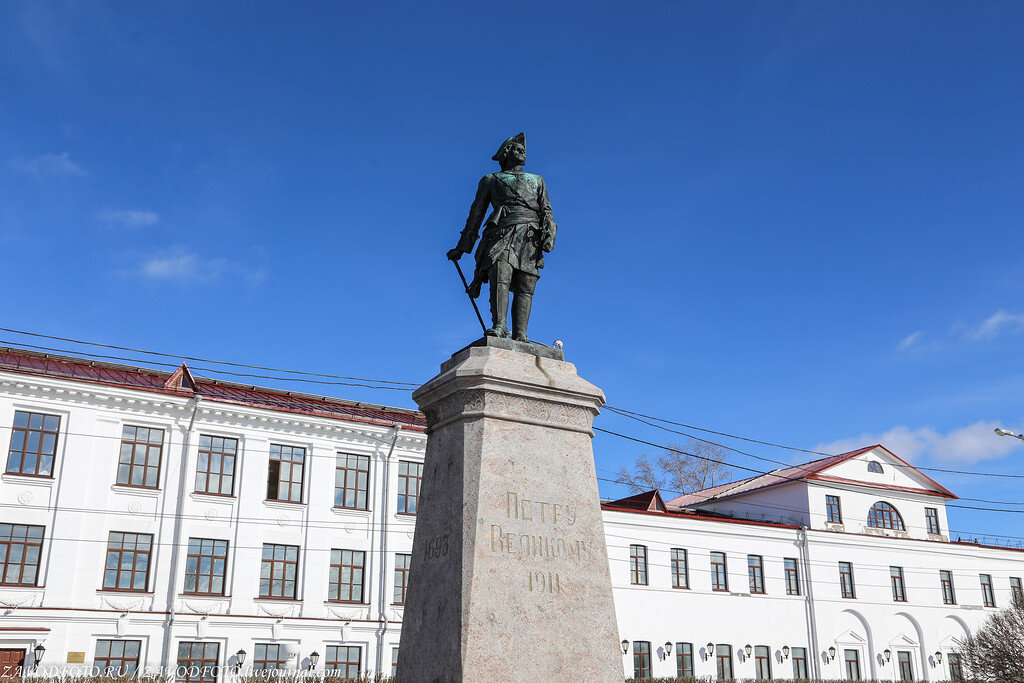 Почему поставлен памятник петру i в архангельске. Памятник Петру 1 в Архангельске. • Памятник Петру Iархангельск). Скульптура Петра 1 в Архангельске. Архангельск памятник Петру первому великому.