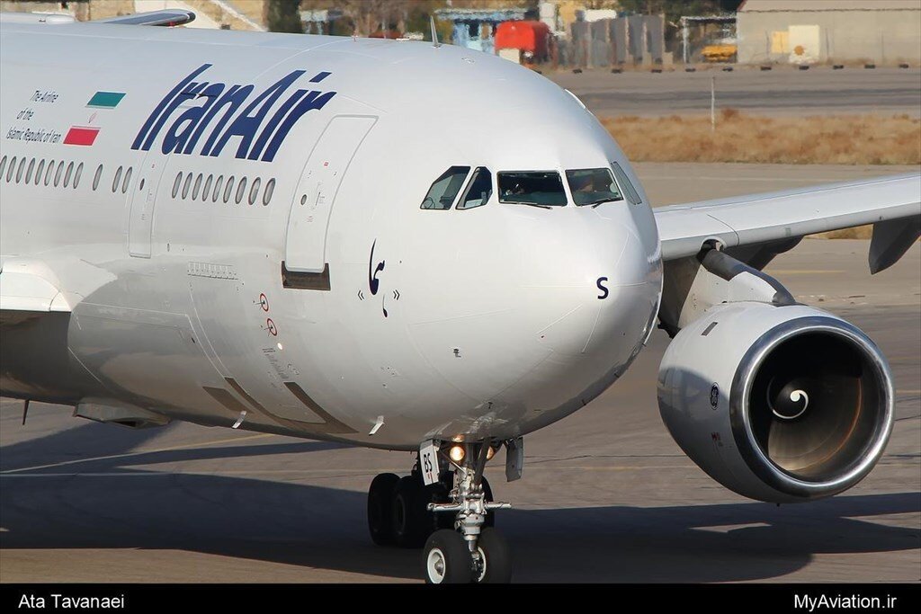  
Еще при посадке в аэропорту Тегерана Имама Хомейни (IKA) кинулось в глаза огромное количество стоящих на хранении самолетов самых разных типов и авиакомпаний. Позже удалось воспользоваться услугами иранских авиакомпаний на местных линиях. О как хотелось полетать на редких теперь ИЛ-62 или ТУ-154! Как известно, Иран до сегодня, несмотря на снятие санкций, летает на стареньких самолетах самых разных типов, многие из которых и днем с огнем не сыщешь в других странах мира.

