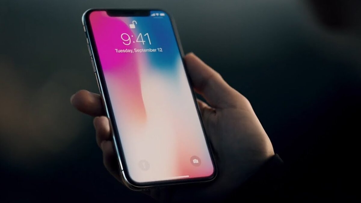 Стоимость смартфона iPhone X снизилась в среднем по России почти на 20 тысяч рублей по сравнению со стартовыми ценами, пишет газета «Известия».