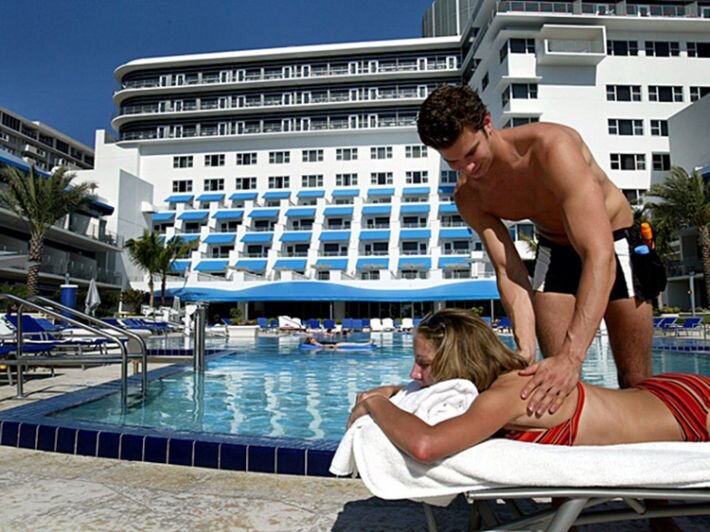 1. Менеджер по загару: Ritz-Carlton South Beach, Майами-Бич