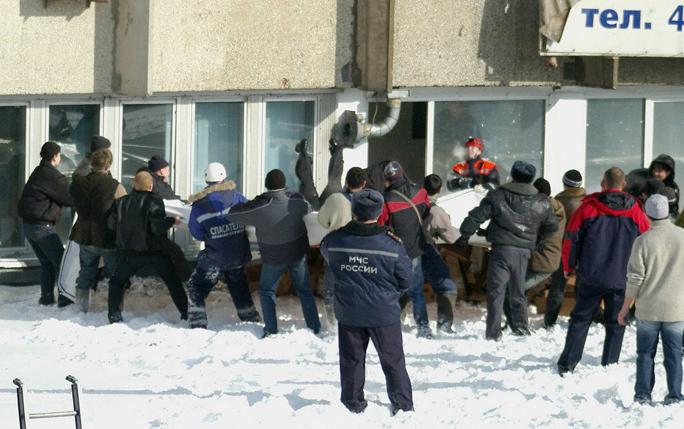 Пожар владивосток 2006. Пожар в Сбербанке Владивосток 2006. Пожар в ПРОМСТРОЙНИИПРОЕКТ Владивосток. Пожар ПРОМСТРОЙНИИПРОЕКТ 2006. Пожар во Владивостоке 16 января 2006.