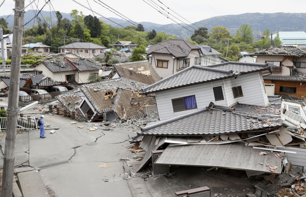 Землетрясение явление. Землетрясения в префектуре Кумамото. Землетрясение Кюсю. Курильское землетрясение 1994.