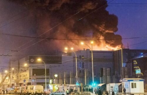 Пожар в торговом центре "Зимняя вишня" в Кемерове (архивное фото)