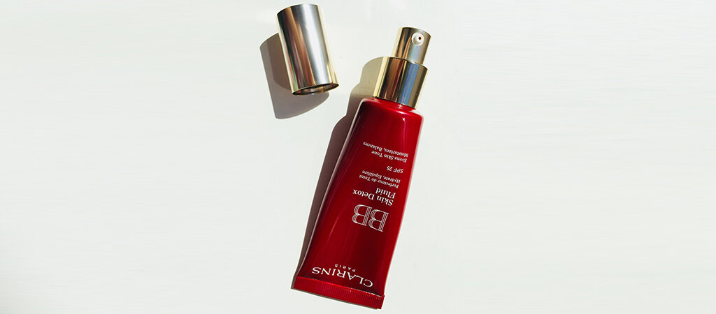 У BB-флюида Clarins удобный дозатор