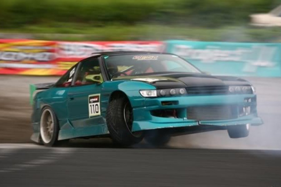 Суровый королевский дрифтинг© DRIFTJAPAN.COM