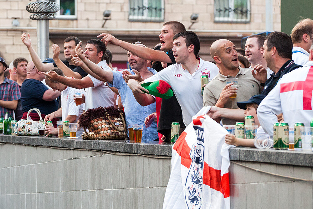 Журналист Андрей Бабицкий — о том, как перед финалом Лиги чемпионов в Киеве английские СМИ нашли "русских хулиганов".