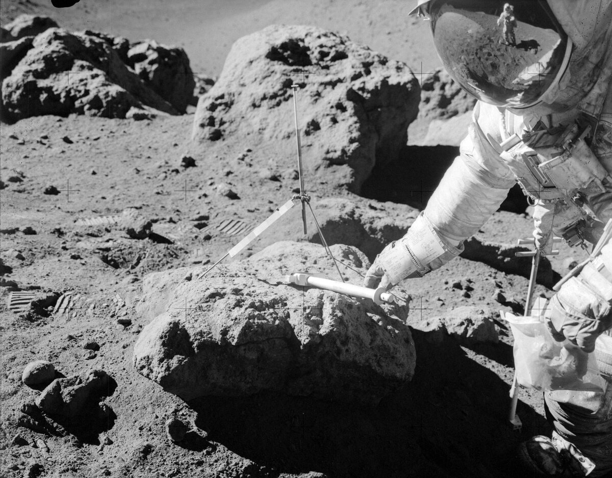 Лунный 1958. Лунный грунт Аполлон 11. Apollo: VII - XVII. Аполлон 15 на Луне. Аполлон 15 снимки.