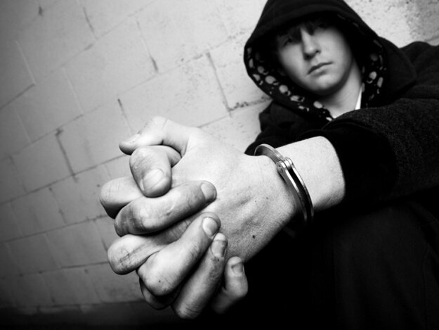 Родителей лишают прав на детей, и подростки оказываются в специальных школах – интернатах.