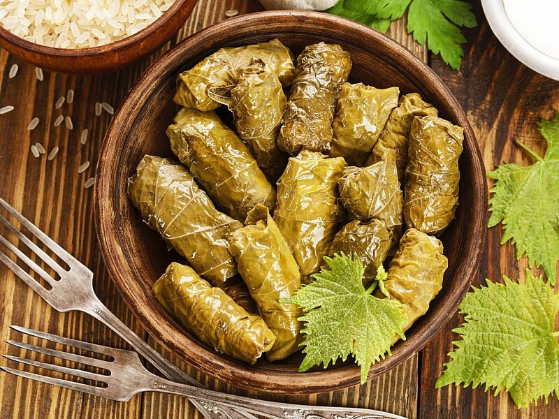 Долма  - почти голубцы: готовится из виноградных листьев, мясного фарша и риса со специями. 