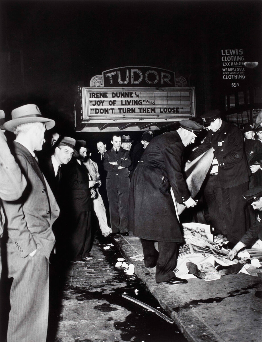 Автор:  Weegee
