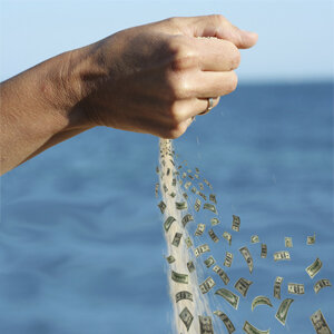 Деньги уходят, как песок сквозь пальцы.