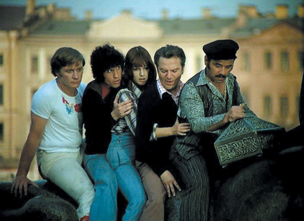 Из-за прижимистого Дино де Лаурентиса фильм не получил итальянских звёзд первой величины. К счастью или к сожалению...