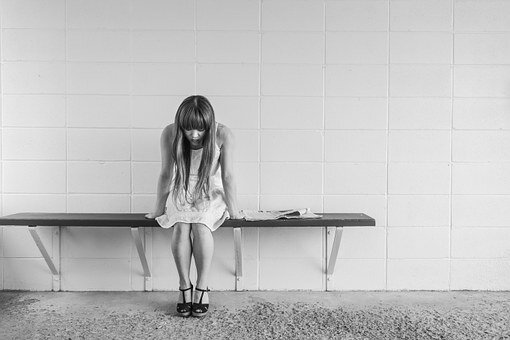 https://cdn.pixabay.com/photo/2014/08/08/20/55/worried-girl-413690__340.jpg