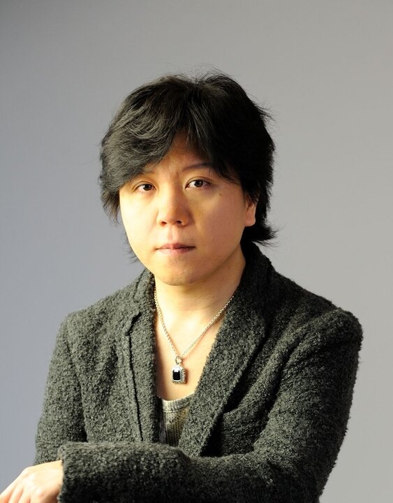 Он пахож на пожылую бабушку