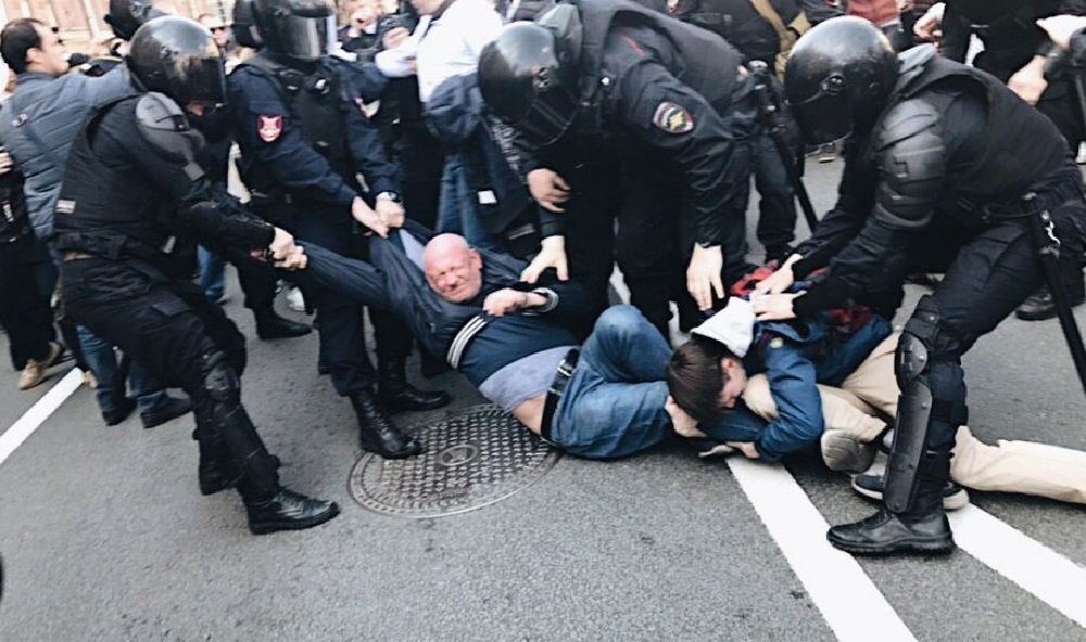  Задержание Максима Резника на марше 1 мая 2019 года. Фото Татьяны Вольтской 