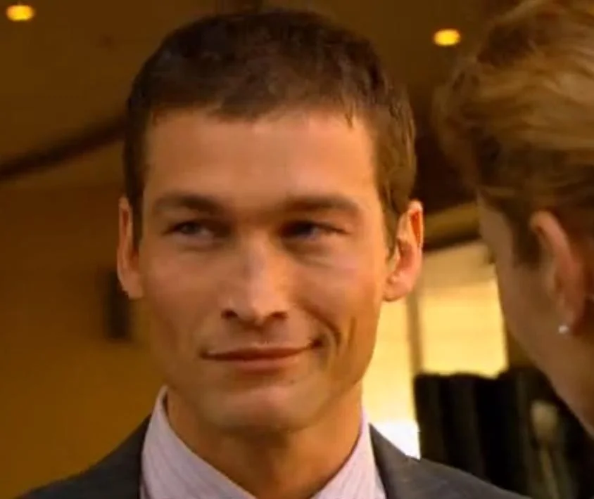 Энди Уитфилд в сериале «Полоса». Кадр из сериала 