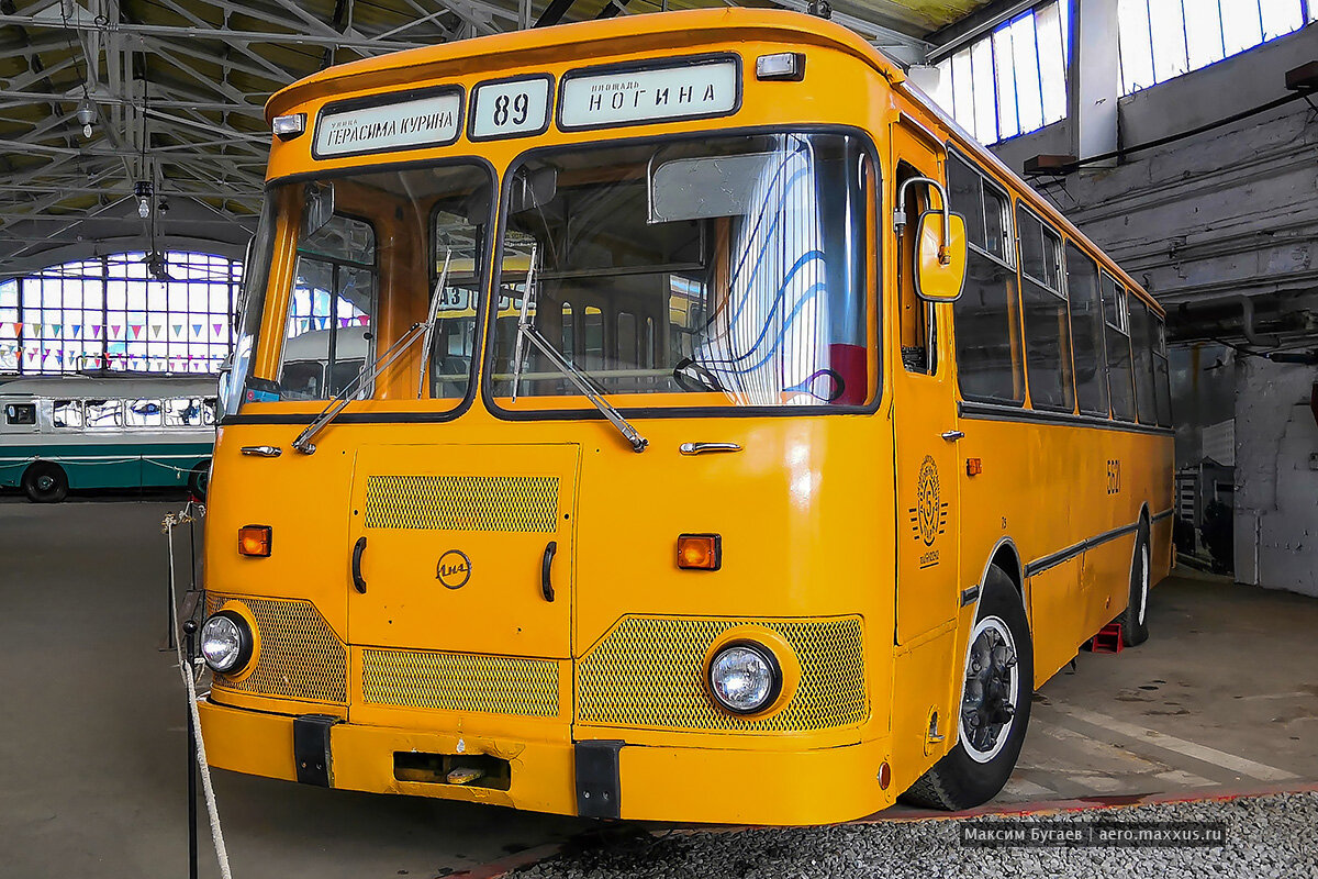 Петербург музей автобусный парк 1. Музей автотранспорта. Музей автобусов в санкт-петербурге. Музей московского транспорта лиазы. Музейный автобус.