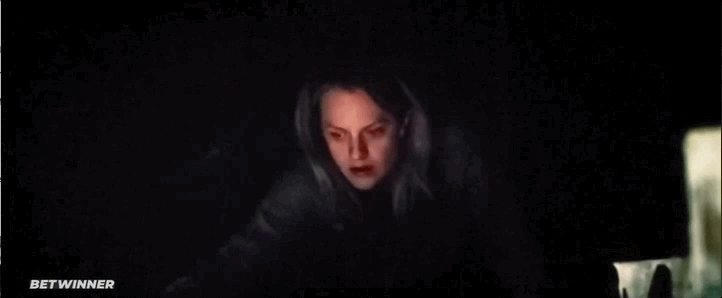 кадр из фильма "Человек невидимка" 2020г.