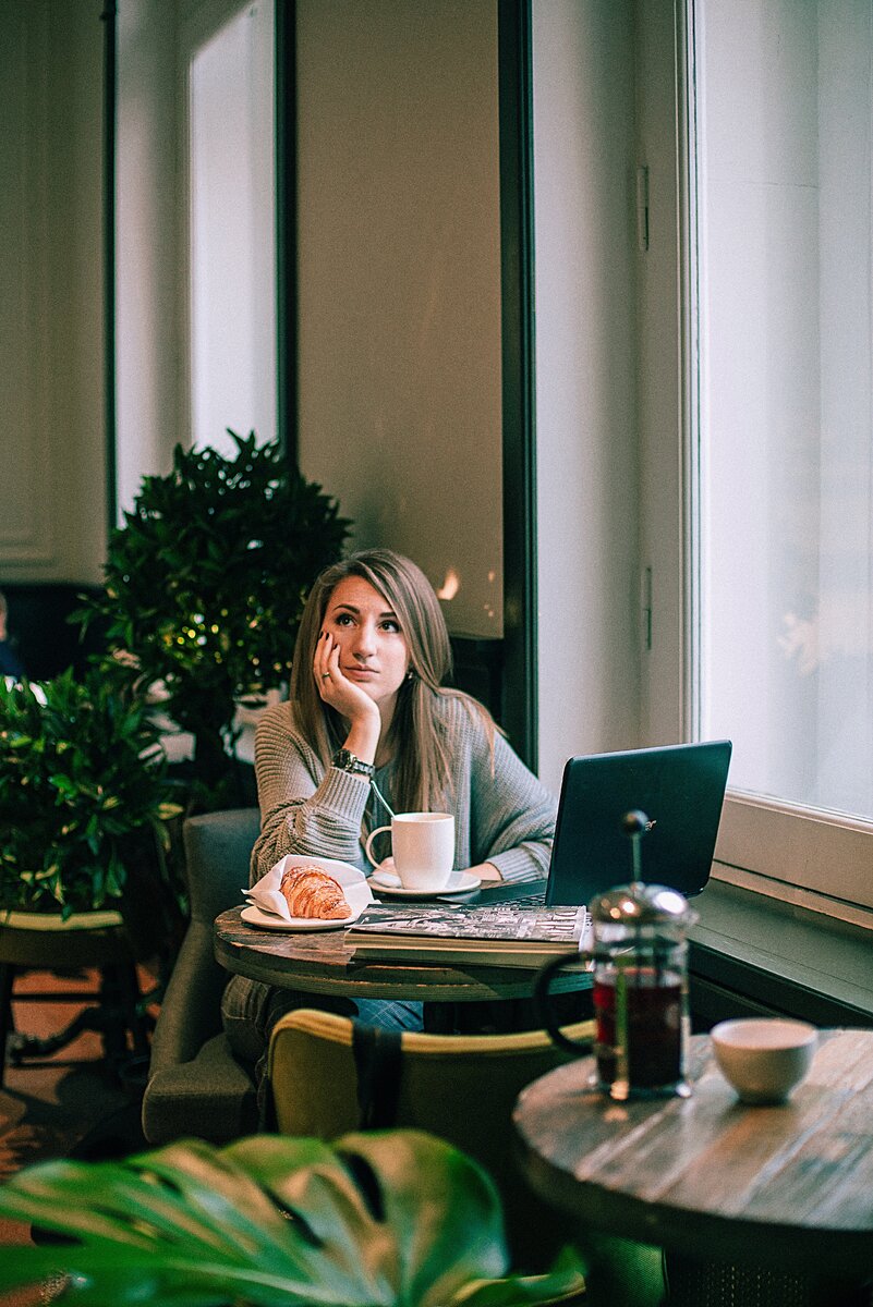 "Может зря я накричала на официанта? Он же не виноват, что повара плохо работают..." Изображение из открытых источников.