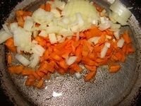     Очищаем наши картофелины и нарезаем кубиками. Отправляем в кастрюлю, затем наполняем ее водой. После чего ставим вариться на плиту. Пока картофель будет вариться , мы сделаем следующее: обжарим лук и морковь.       Очищаем,естественно, лук и морковь от шкурки. Лук нарезаем кубиками,а вот морковь можно либо натереть на терке, либо нарезать тоже небольшими кубиками.Заливаем сковороду маслом,а это нужно чтобы овощи не подгорели, и закидываем жариться. Вы толкьо не забывайте поемшивать.   