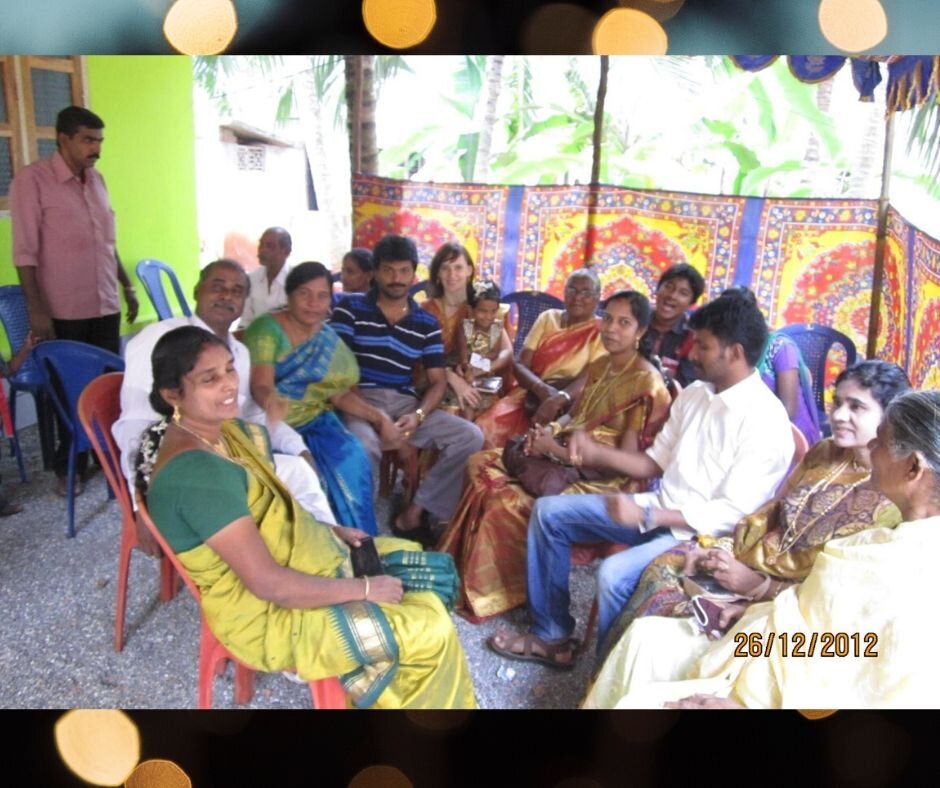 Мы на свадьбе троюродного брата мужа.