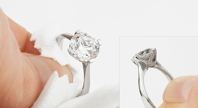 Почистить золото с бриллиантами в домашних условиях. Gold Engagement Ring 3 Diamonds. Кольцо очистителя Wartales. Ciptadent Diamond clean. Ring for Champagne Wall.
