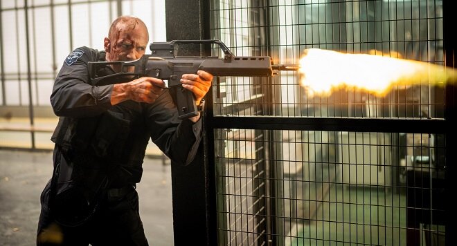 Кадр из фильма "Гнев человеческий" (2021)