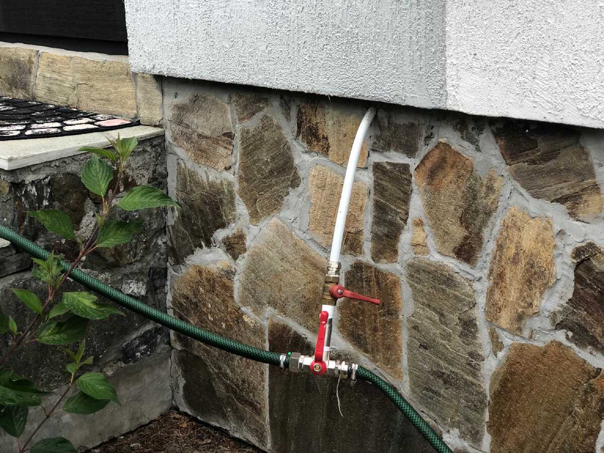 Тройник водопроводный для одновременной установки двух шлангов