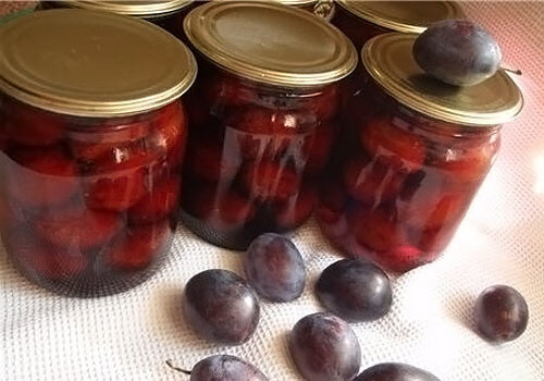 Сливы маринованные.
