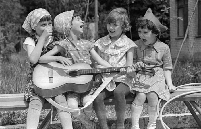 Речь сегодня пойдет отнюдь не о мороженом, не о классических советских автомобилях, не о советской моде и даже не о колбасе. При этом речь пойдет о вещах все еще материальных и куда более важных с точки зрения общественной жизни, в чем многие граждане смогли убедиться самолично за последние несколько десятков лет. Ведь все, как известно, познается в сравнении. Безусловно, Советский Союз не был проекцией рая на земле, однако многое из того хорошего, чем было в нем, напрочь отсутствует сегодня.