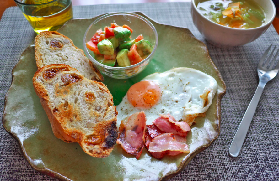 Иногда хочется приготовить себе красивый завтрак (фото - artfile.ru)