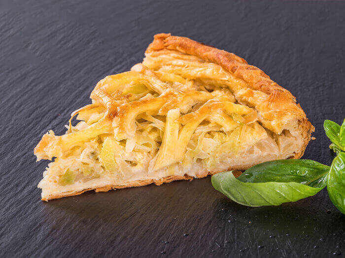 Слоёный пирог с капустой и яйцом