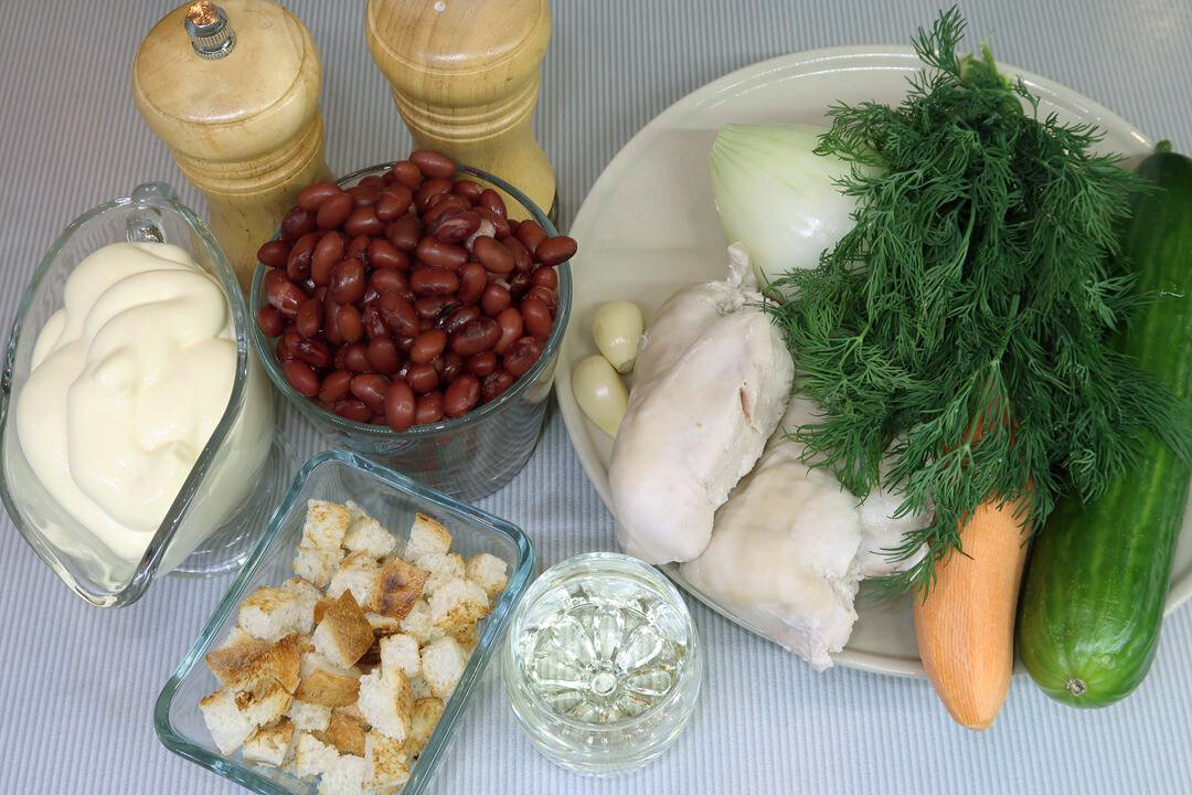 Салат с сухариками - рецепты приготовления